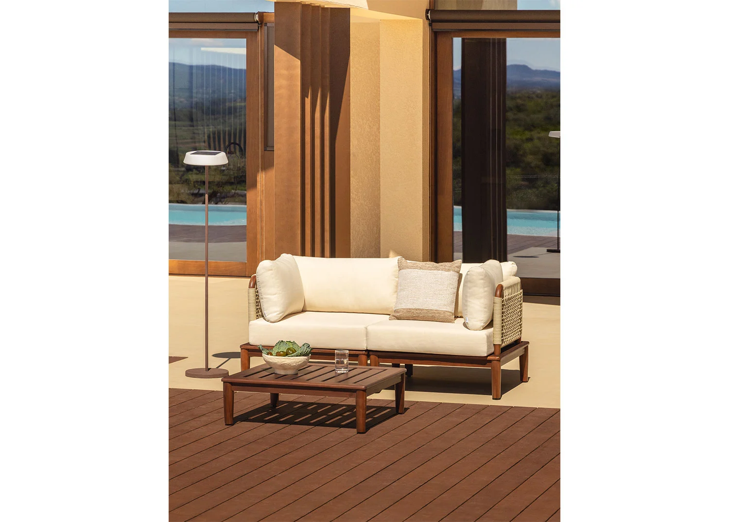 Gartenset mit 2-teiligem modularen Sofa, 2 Ecksesseln und Akazien-Couchtisch Giulia