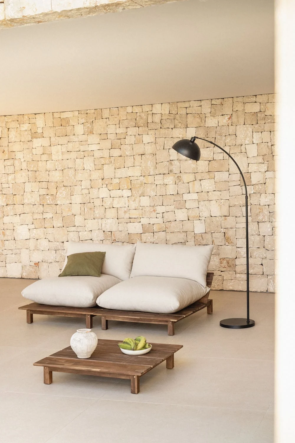Gartenset mit 2-teiligem modularen Liegesofa und Couchtisch aus Brina-Akazienholz