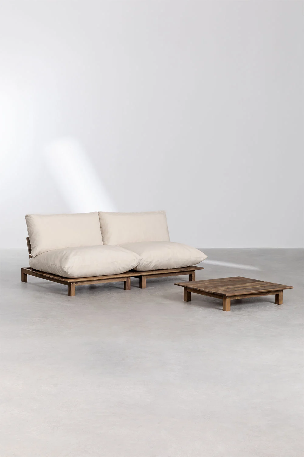 Wohnzimmerset mit 2-teiligem modularen Liegesofa und Couchtisch aus Brina-Akazienholz