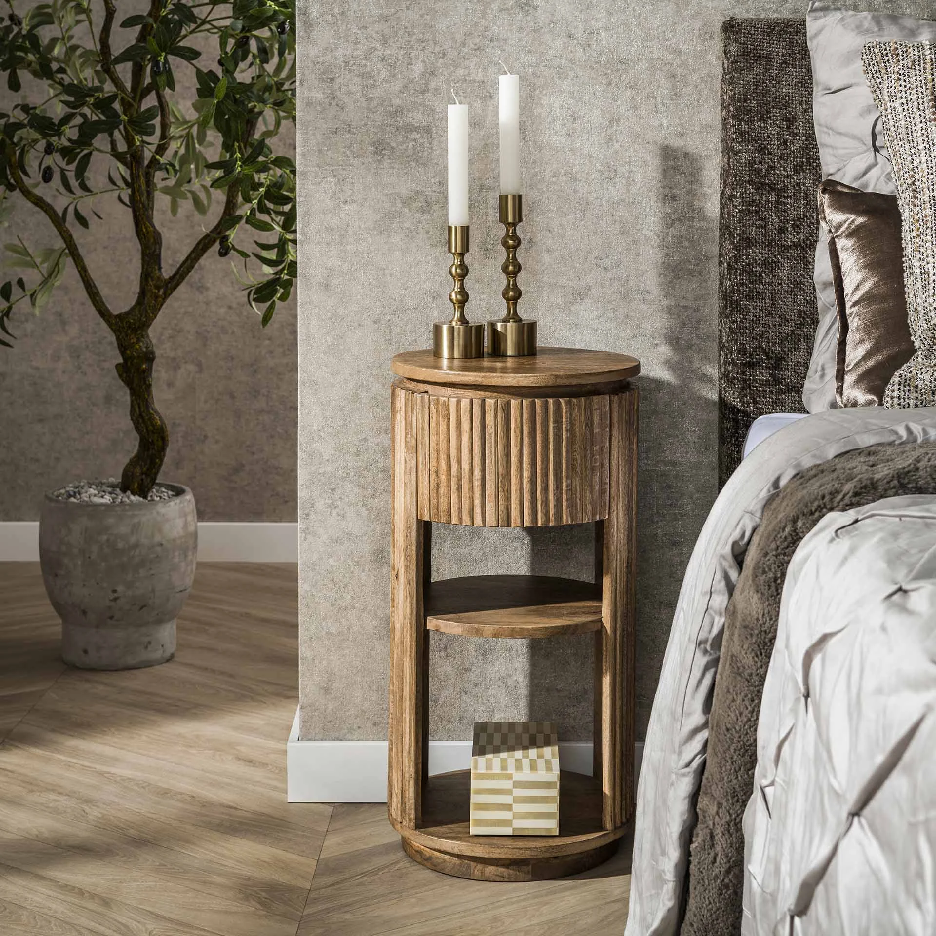 Nachttisch Lio Round Mangoholz Sand 1 Tablett