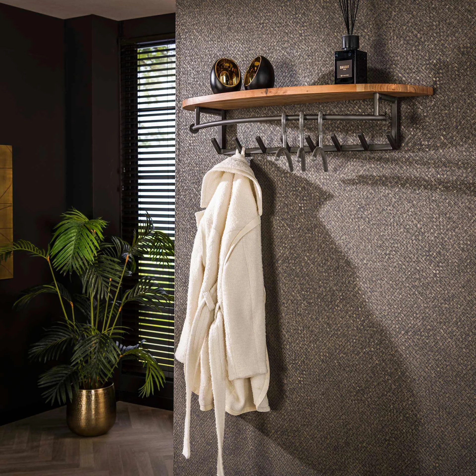Wandgarderobe mit 8 Haken, Flussakazienholz – mit Hutablage