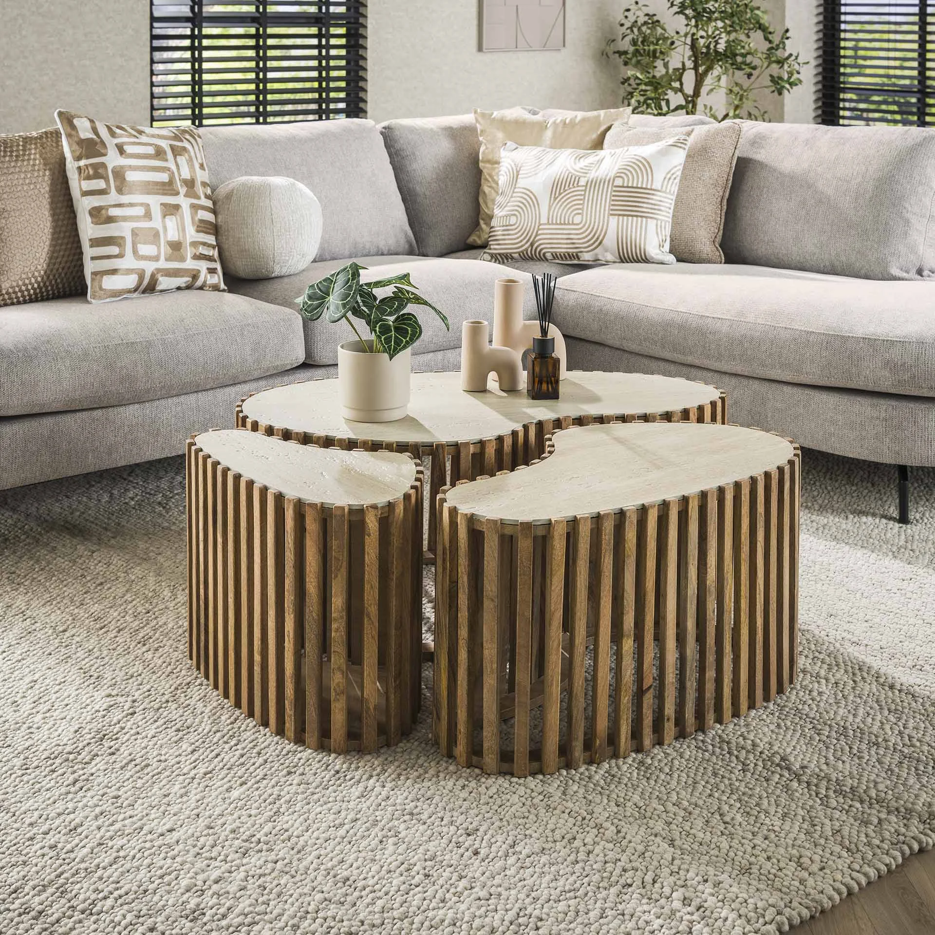 Vento nierenförmiger Couchtisch 3er-Set Travertin massiv Mangosand