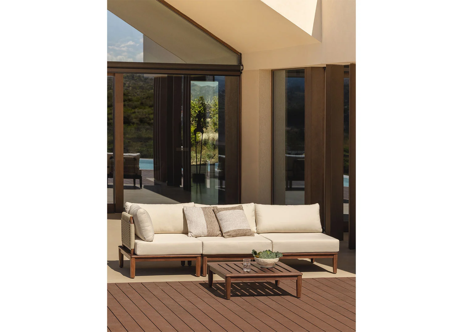 Gartenset mit 3-teiliger modularer Eckcouch und Akazien-Couchtisch Giulia