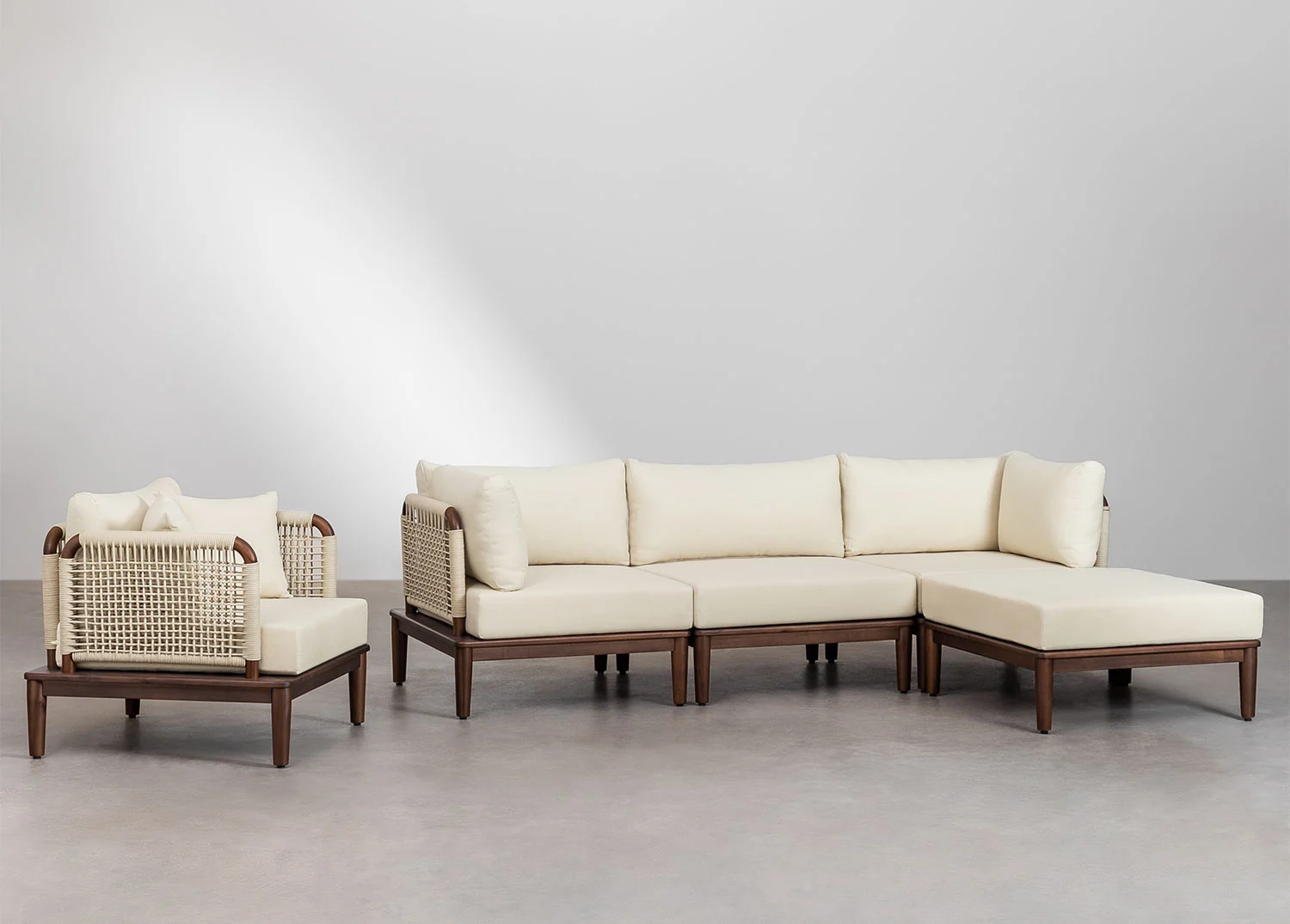 Gartenset mit 3-teiliger modularer Sofagarnitur aus Akazienholz Giulia, bestehend aus 2 Ecksesseln, einem Hocker und einem Sesse