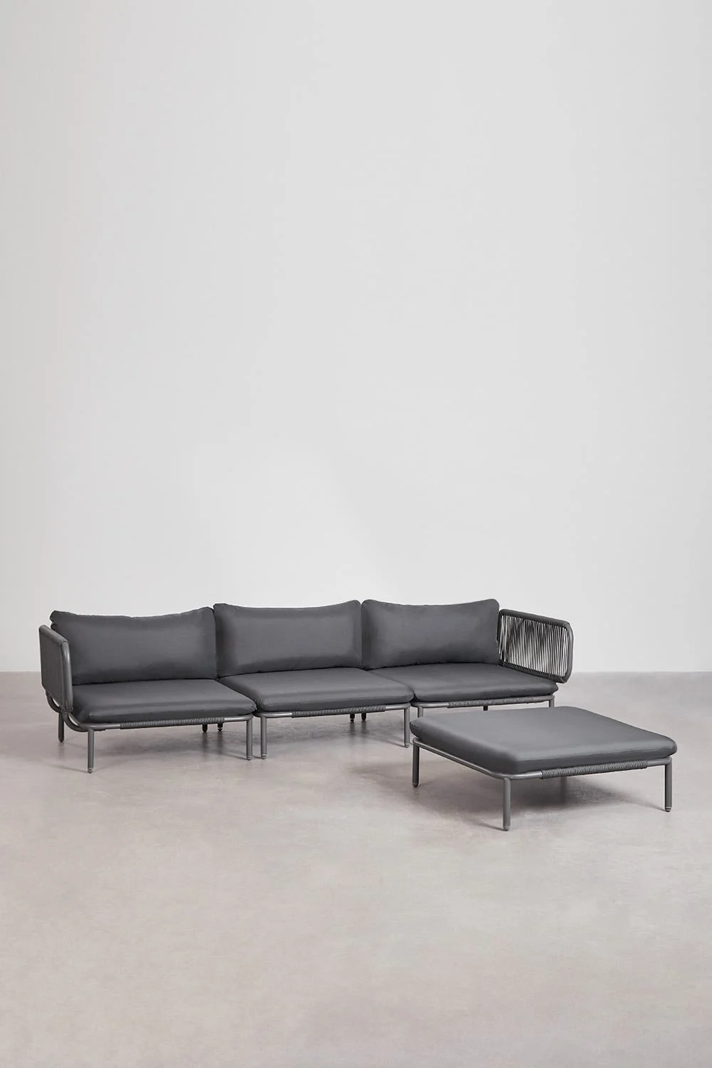 Gartenset mit 3-teiliger modularer Sofa-Ecke, bestehend aus 2 Eckmodulen und einem Hocker aus Roubly-Stahl