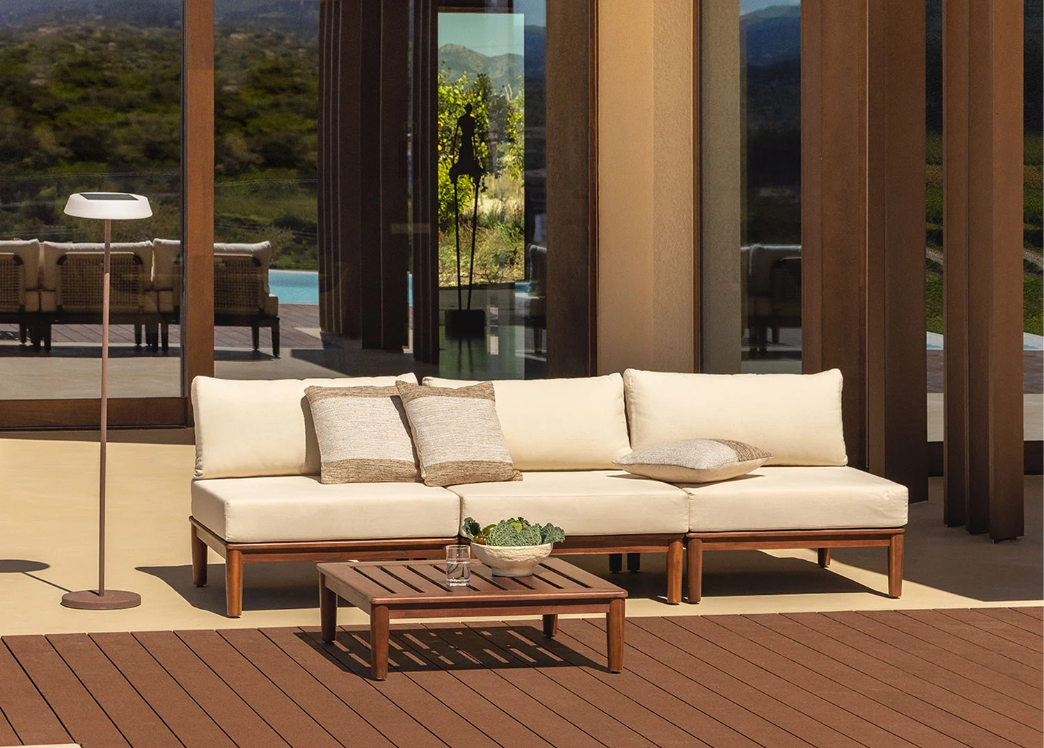 Garten-Set mit 3-teiliger modularer Sofagarnitur und Akazien-Couchtisch Giulia