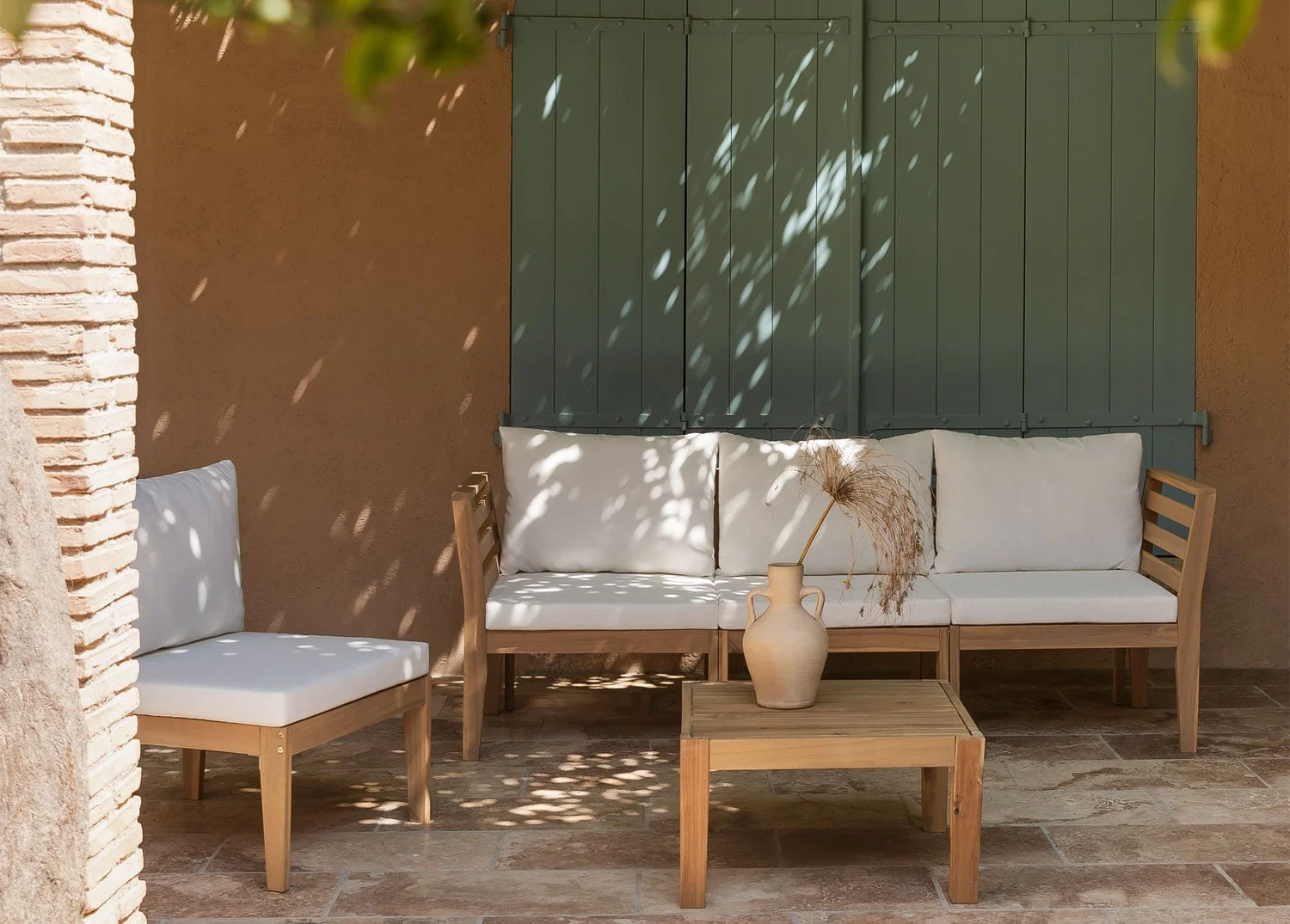 Filips 3-teiliges modulares Sofa-Set mit Armlehnen und Couchtisch aus Akazienholz