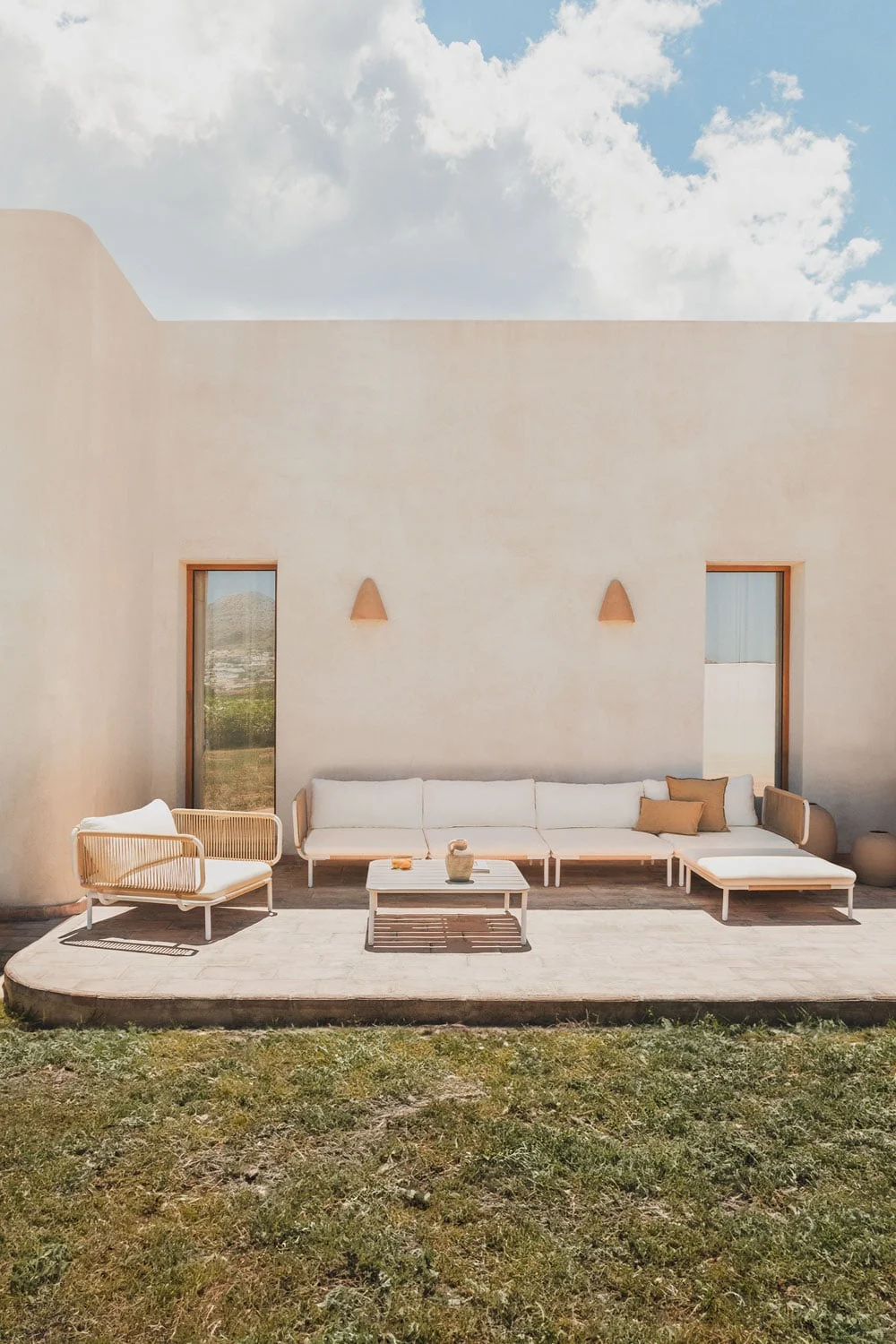 Gartenset mit 4-teiliger modularer Eckcouch, Couchtisch, Pouf und Stuhl aus Roubly-Stahl
