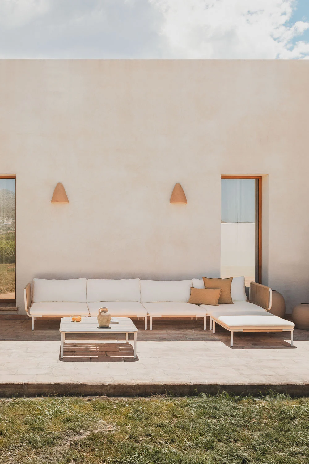 Gartenset mit 4-teiliger modularer Eckcouch, Couchtisch und Hocker aus Roubly-Stahl