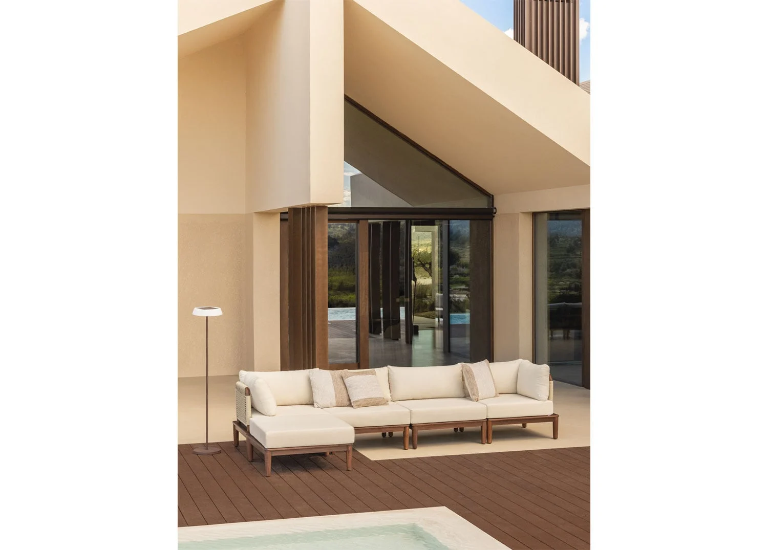 Modulares 4-teiliges Gartensofa mit 2 Ecksesseln und Akazien-Pouf Giulia