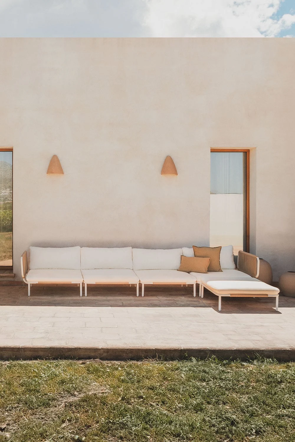 Gartenset mit 4-teiliger modularer Sofa-Ecke, bestehend aus 2 Eckmodulen und einem Hocker aus Roubly-Stahl