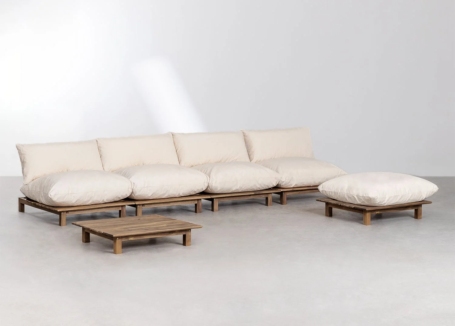 Garten-Set mit 4-teiligen modularen, verstellbaren Sofa, Couchtisch und Pouf aus Akazienholz Brina