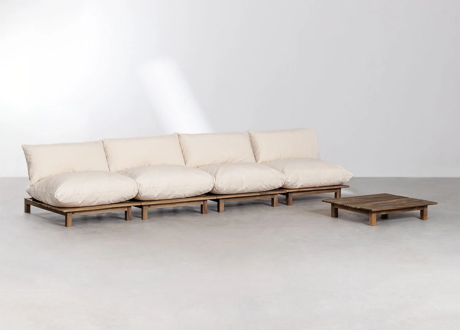 Wohnzimmerset mit 4-teiligem modularen Liegesofa und Couchtisch aus Brina-Akazienholz