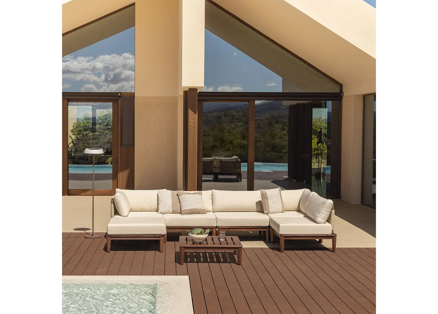 Garten-Set mit 5-teiliger modularer Eckcouch, Couchtisch und Hocker aus Akazie Giulia