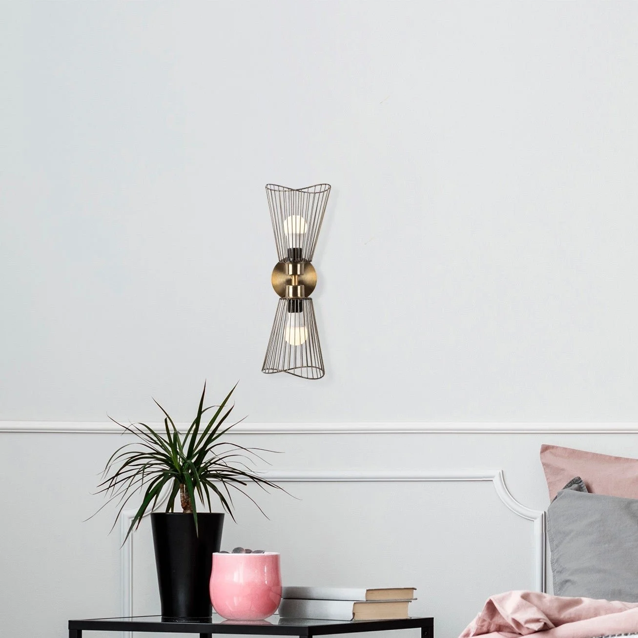 Wandlampe Bronzefarbener Metallhohlraum