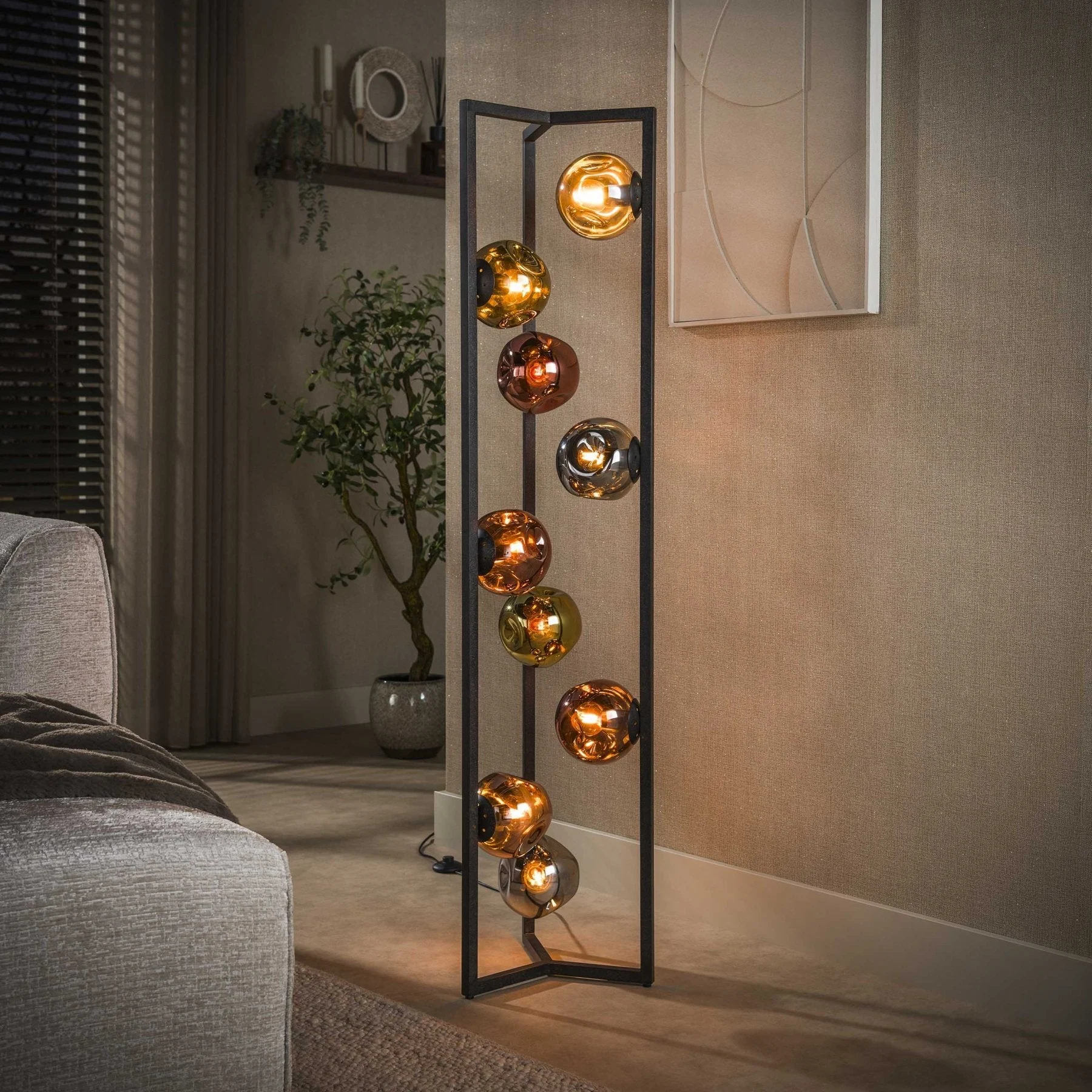 Industriell Stehlampe Ada 9-flammige farbige Glasecke