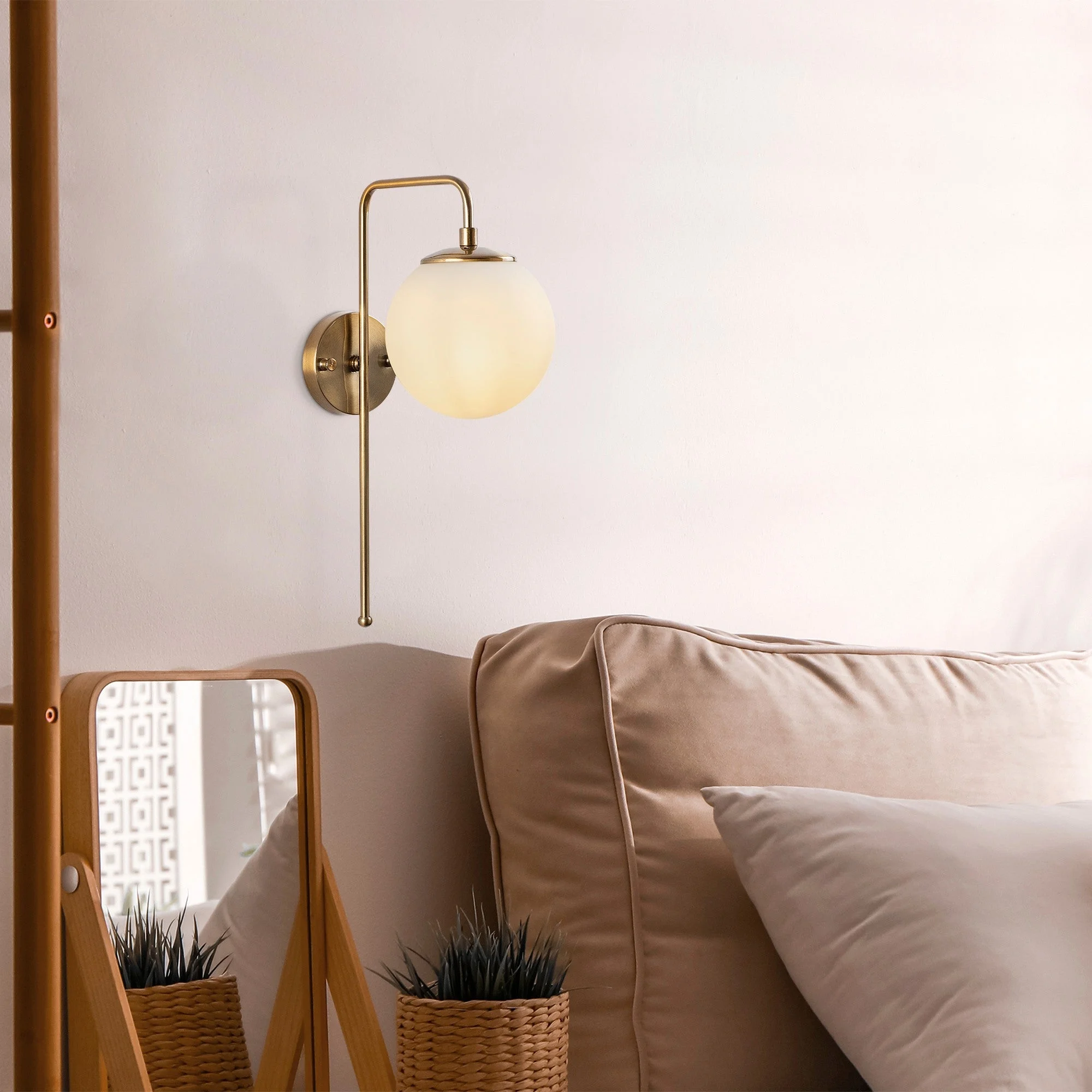 Wandlampe Bronzefarbene beige Glaskrempe