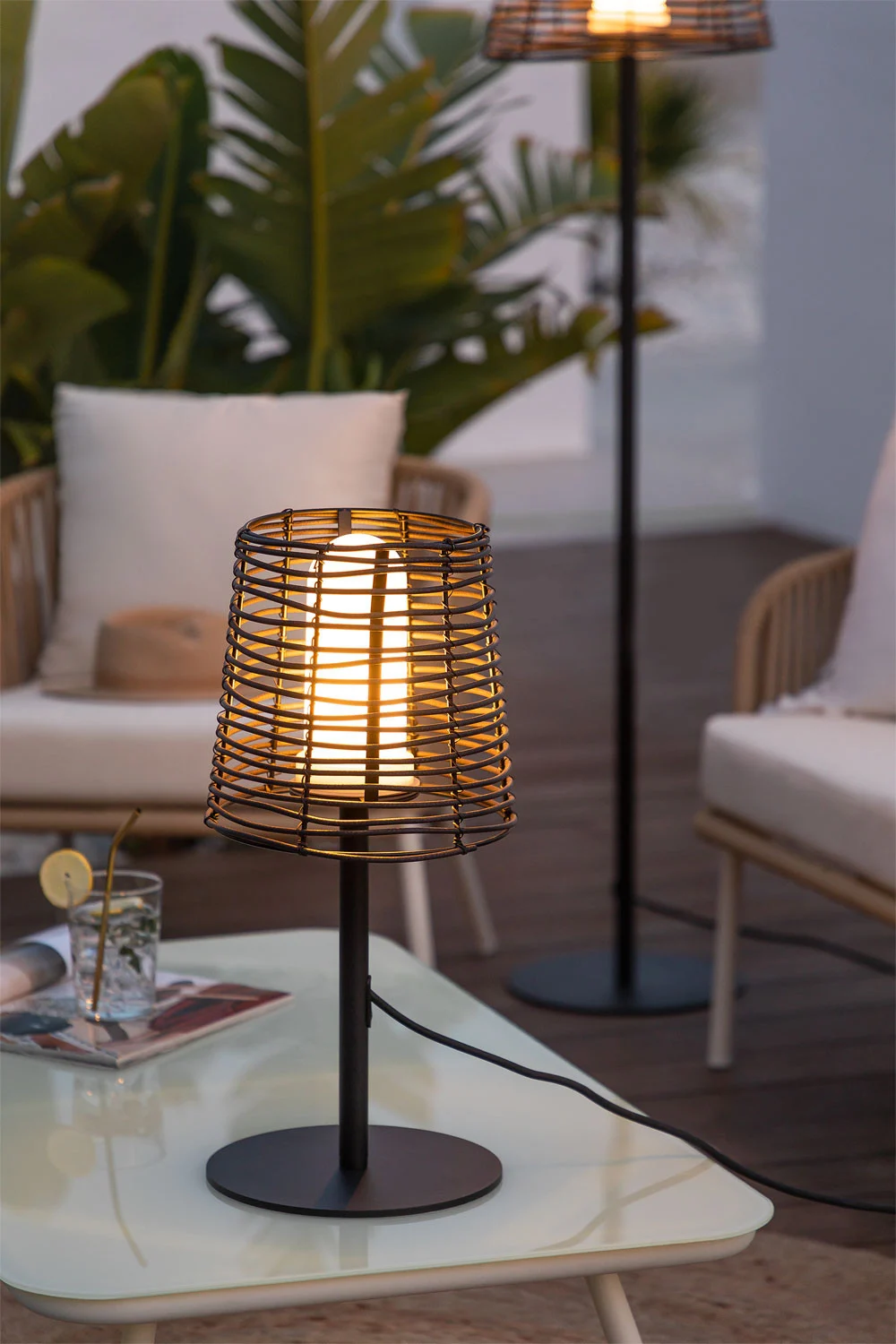 Tischlampe für den Außenbereich in Holzoptik aus Polyethylen Bissel