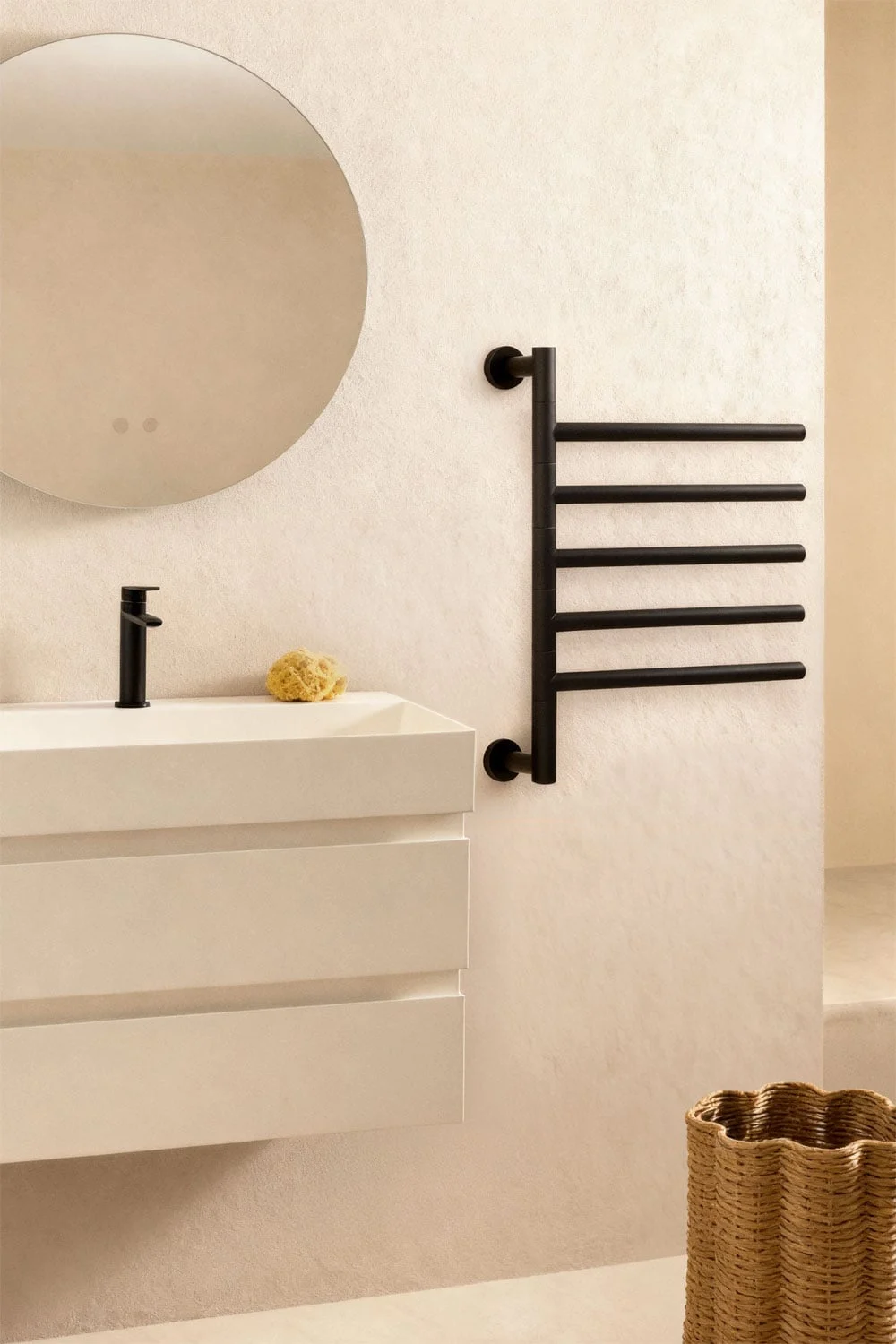 CREATE - WARM TOWEL MINIMAL - Elektrischer Badheizkörper mit 180° schwenkbaren Stangen