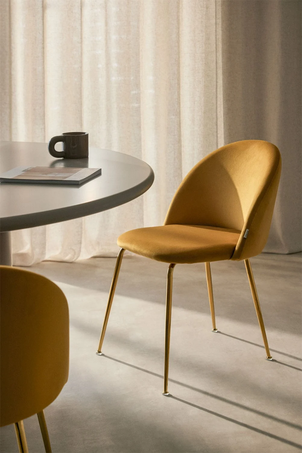 Esszimmerstuhl aus Samt Kana Design