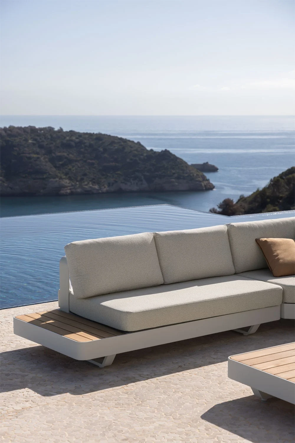 Modulares 2-Sitzer Garten-Sofa aus Aluminium mit linkem Beistelltisch aus Teakholz Yarilo