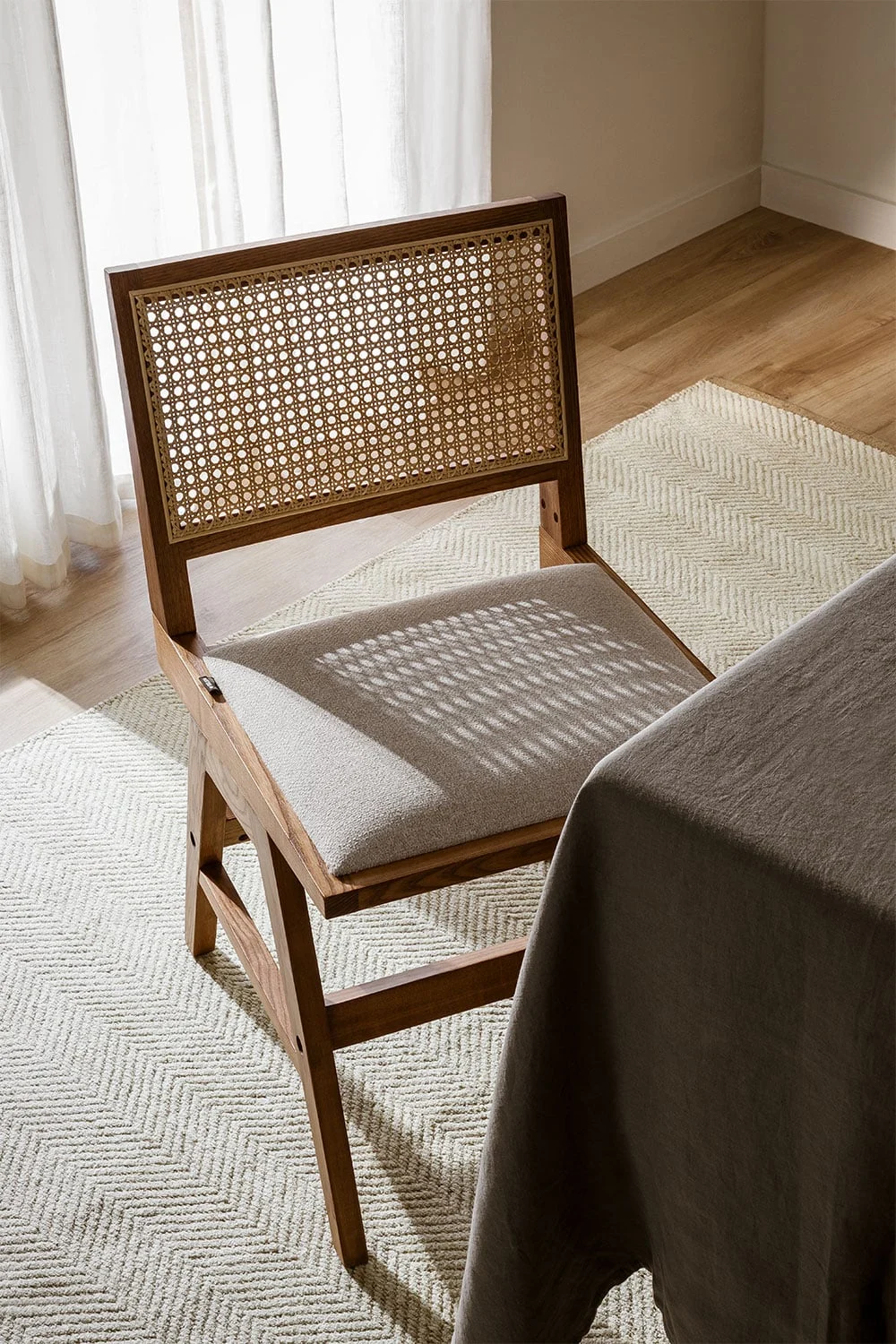Esszimmerstuhl aus eschenholz und rattan gepolstert Lali