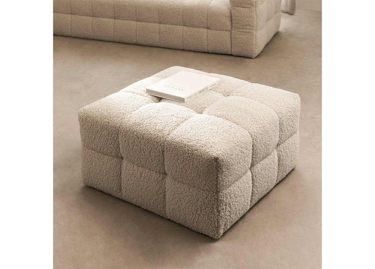 Quadratischer Sitzhocker 80x80 cm aus Schaffell Harriet