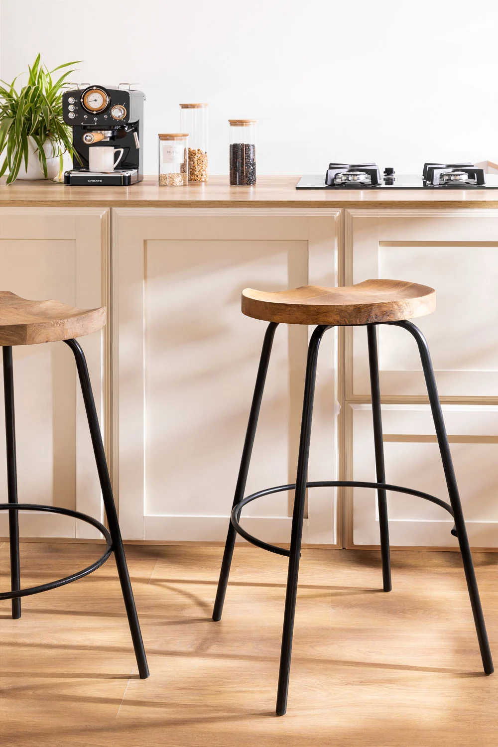 Hoher Hocker 75 cm aus Darcko-Holz