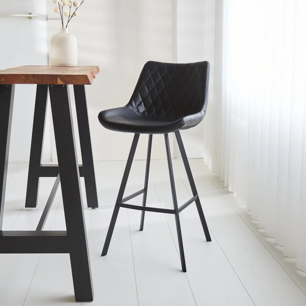 Industrieller Barhocker Juno aus schwarzem Kunstleder – Sitzhöhe 70 cm – ohne Armlehnen