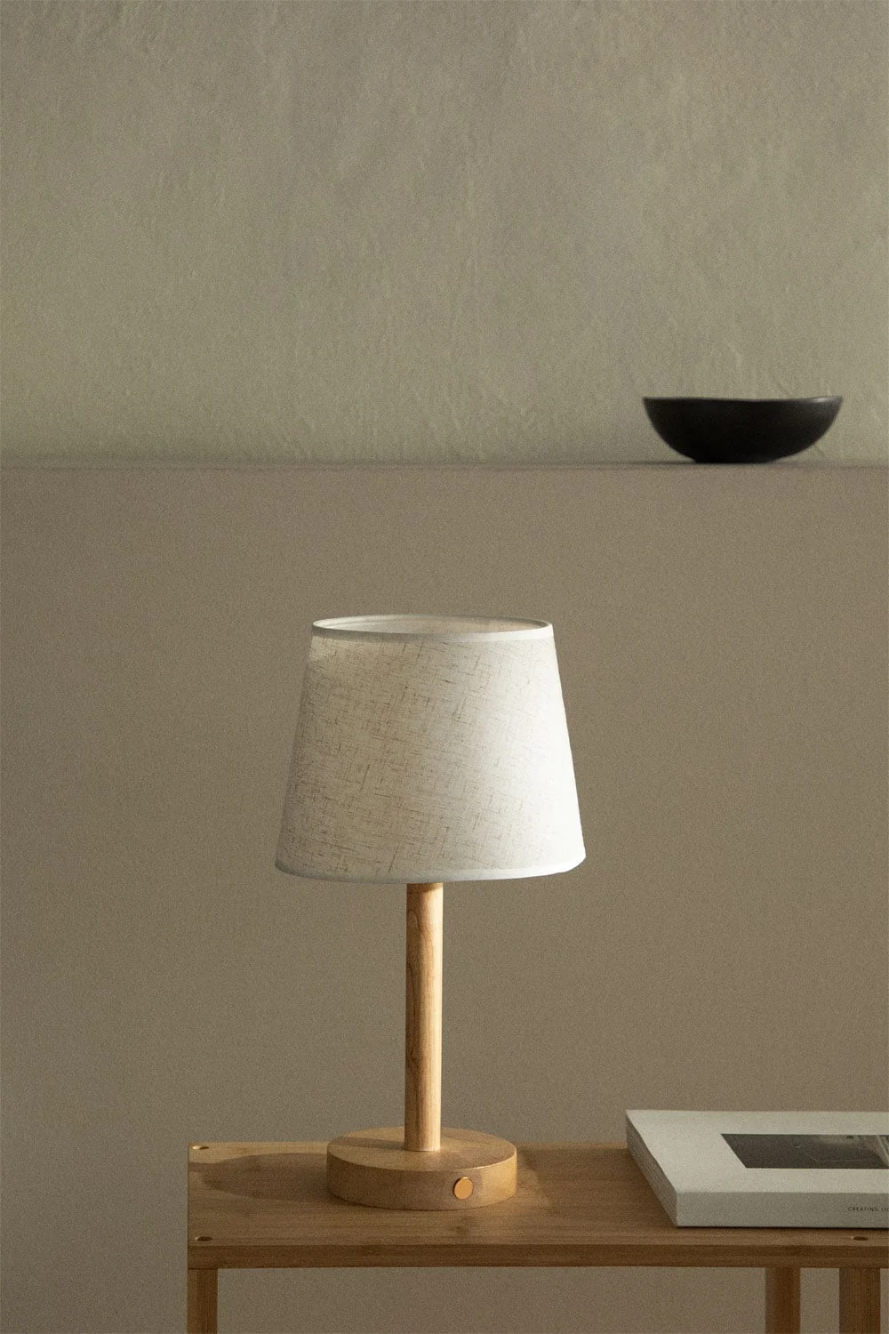Kabellose Tischlampe aus Holz Fernati
