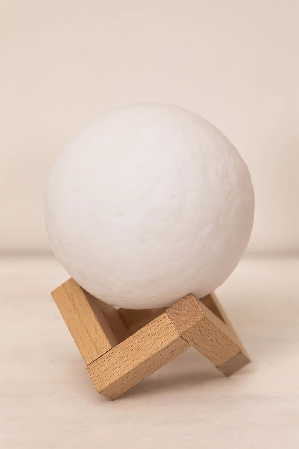 Kabellose LED-Tischlampe aus Holz Moon Kids