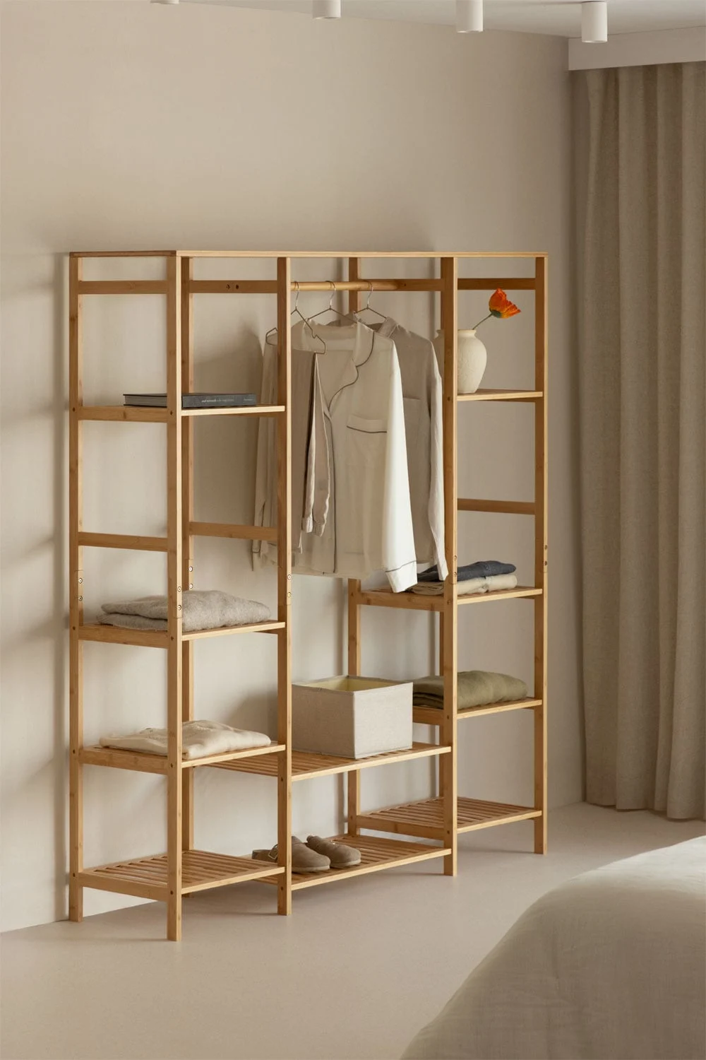 Offener Schrank mit Regalen aus Bambusholz Krauford
