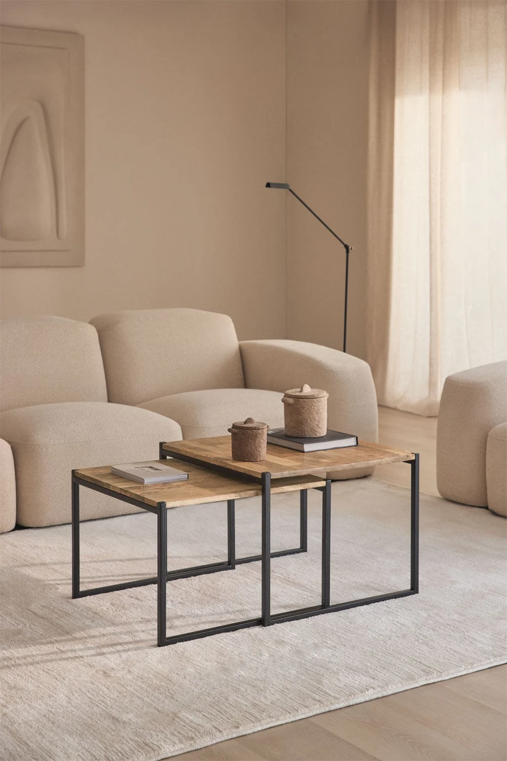 Quadratische Nist-Couchtische aus Mangoholz Emet