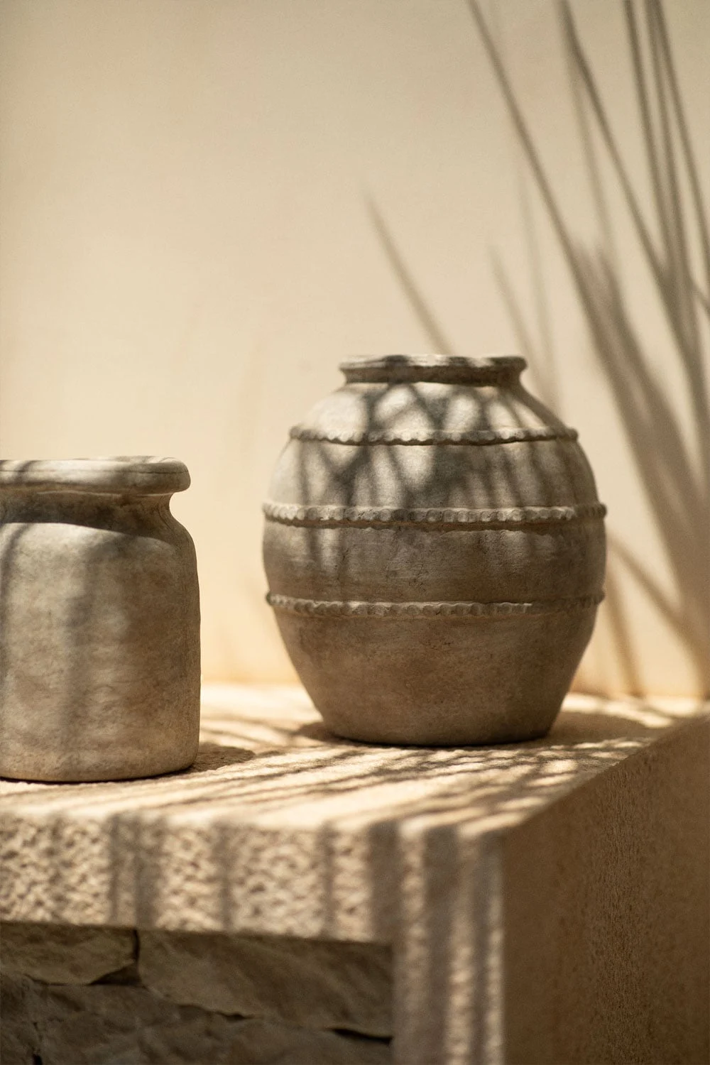 Dekorativer Terrakotta-Vase Agnon