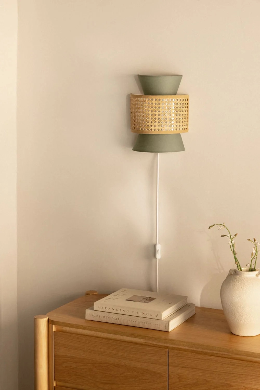 Wandleuchte aus Polyester und Rattan Yereh